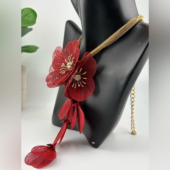 Red Statement Flower Necklace with Gold Chain ✨ - Picture 7 of 8